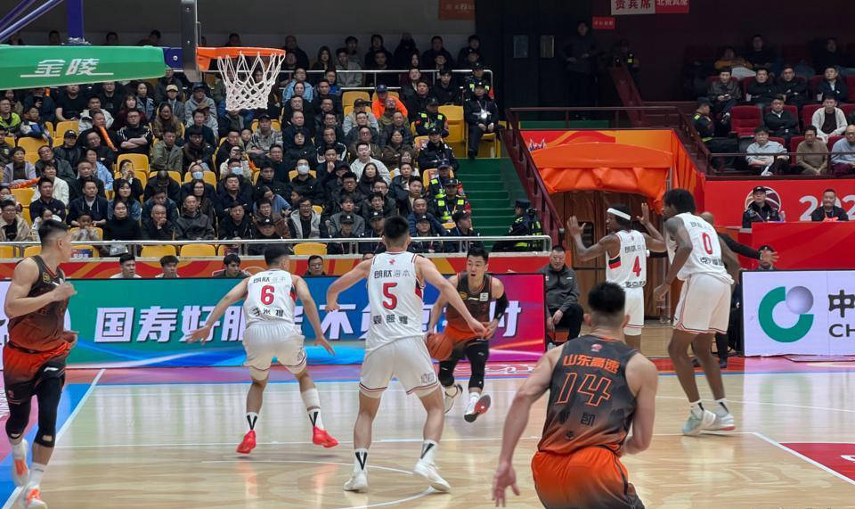 包含篮球赛场上搏斗激烈,篮球联赛势如破竹的词条 包含篮球赛场上搏斗激烈,篮球联赛势如破竹的词条