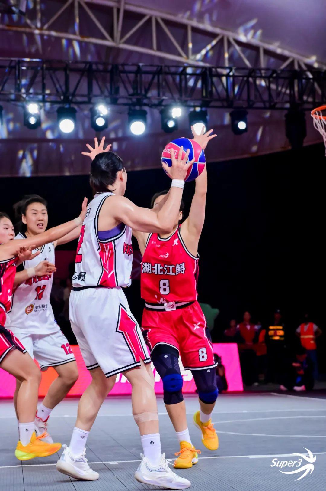 开云下载-纷繁复杂的篮球比赛,谁能登上巅峰?的简单介绍