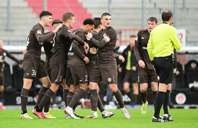 关于汉堡老队员表现不俗,展现经验和实力,领军作用大增的信息 关于汉堡老队员表现不俗,展现经验和实力,领军作用大增的信息