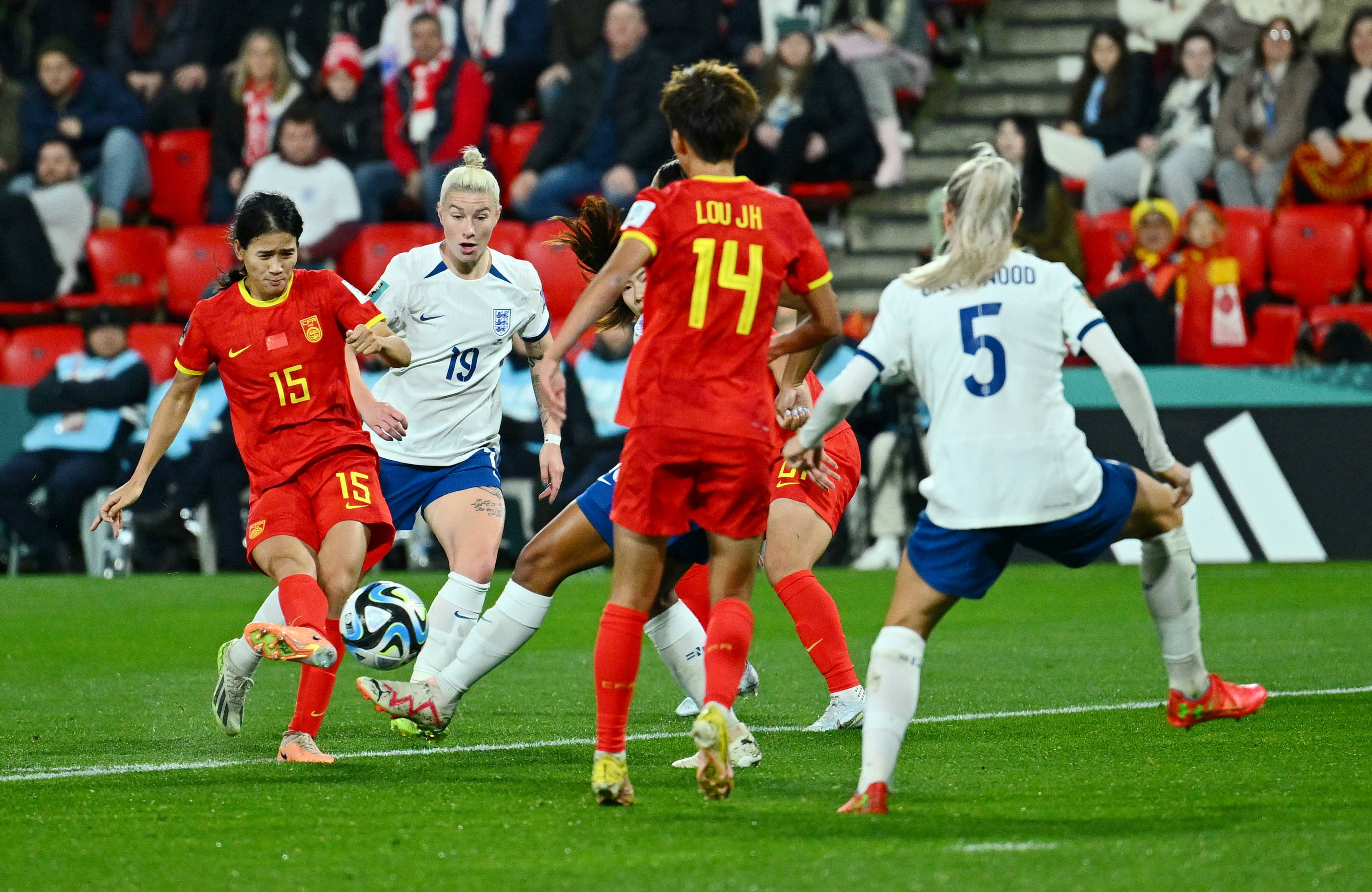 开云体育APP下载-国内女足球员再次出征比赛,积极备战