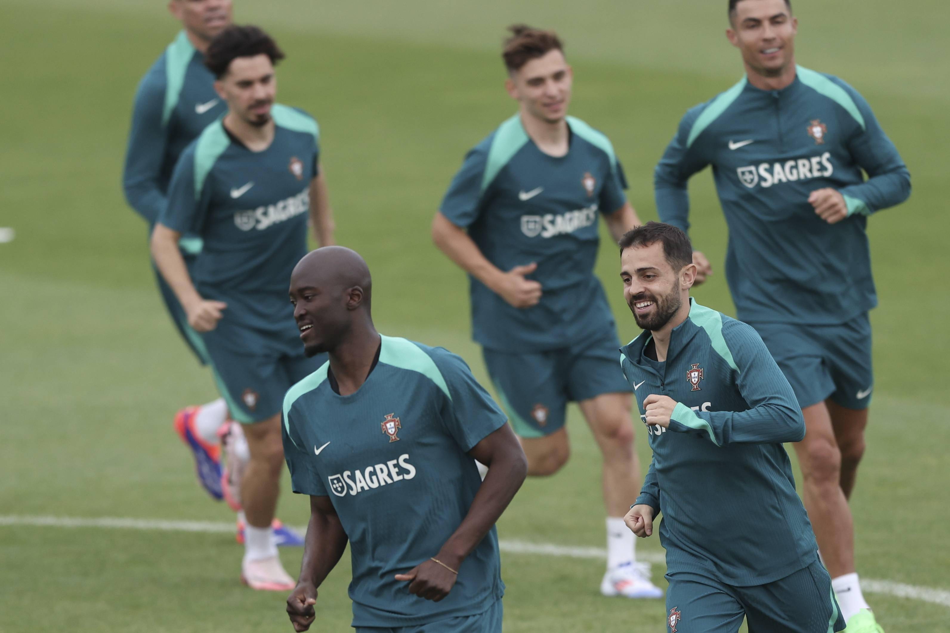 开云平台-欧洲足球赛事准备集结，豪华阵容备战