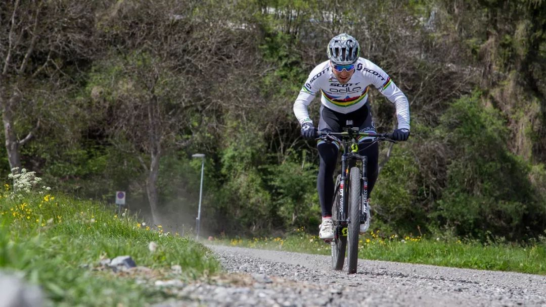 广西男篮斗志昂扬,追逐荣耀 广西男篮斗志昂扬,追逐荣耀