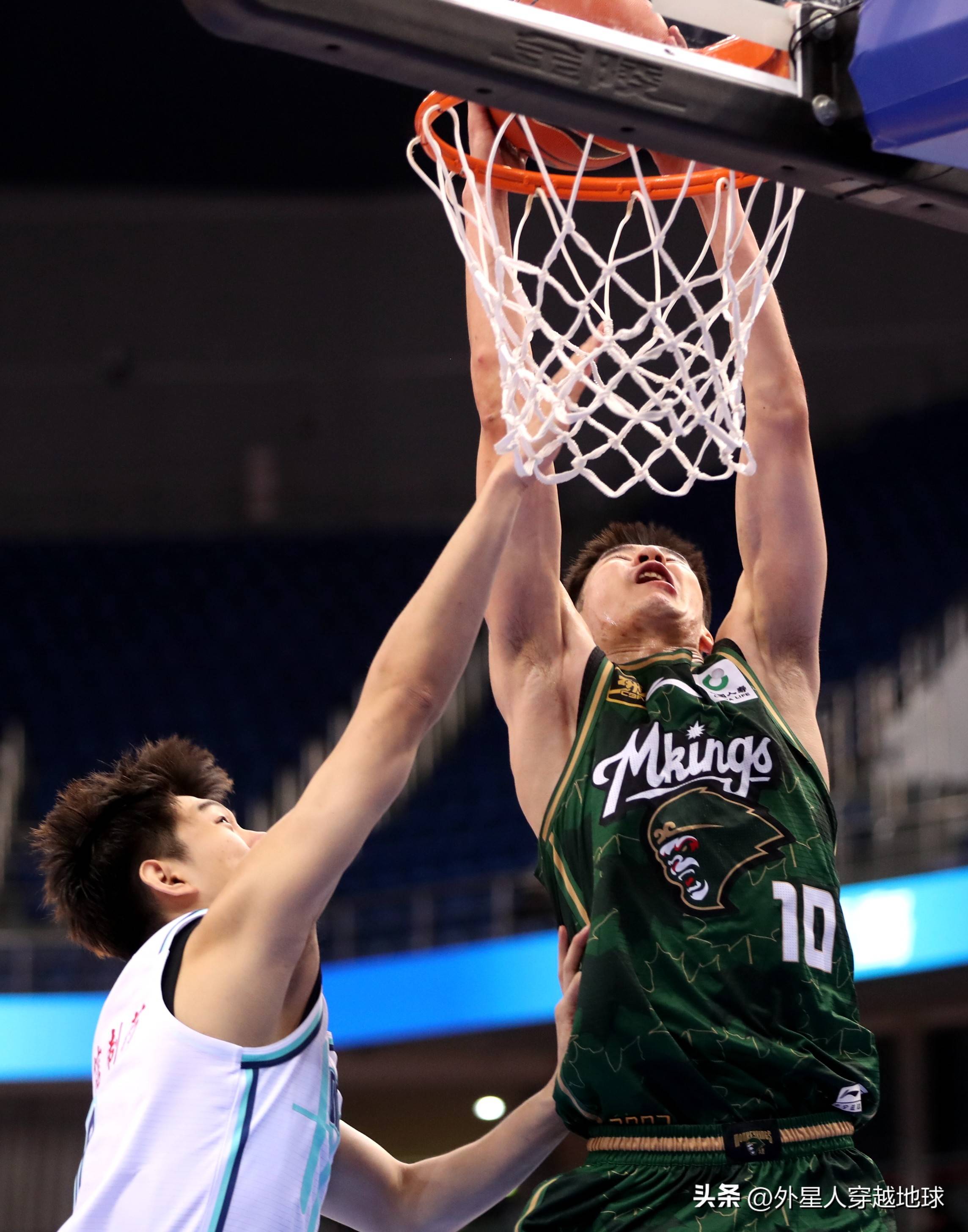 开云下载-包含精湛球技助力球队胜利,篮球比赛激情迸发的词条