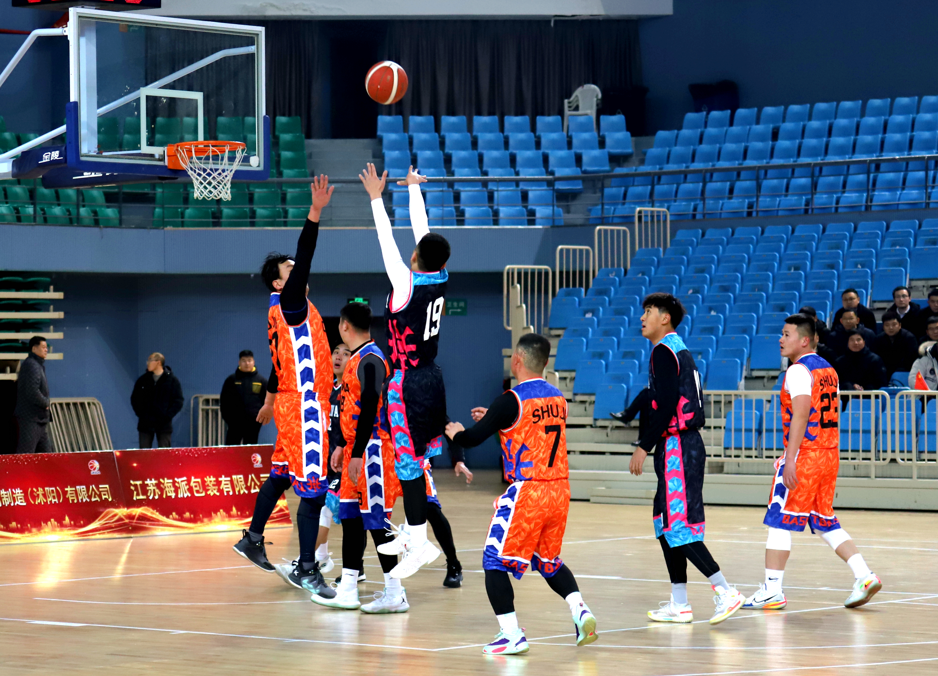 开云体育在线-中国篮球赛场上掀起一番高潮
