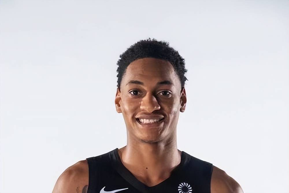 开云APP-马刺队主帅接受采访，展望新赛季发展前景的简单介绍