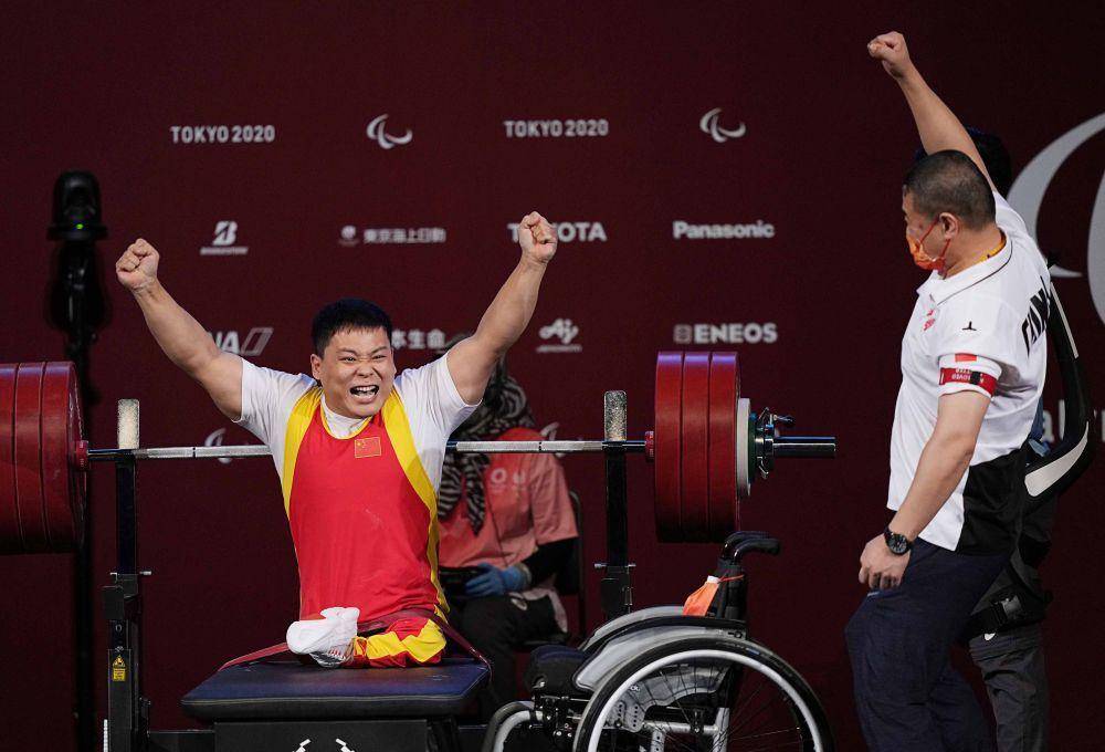 开云官网-体育赛事再现绝技，球员奋力争取荣耀