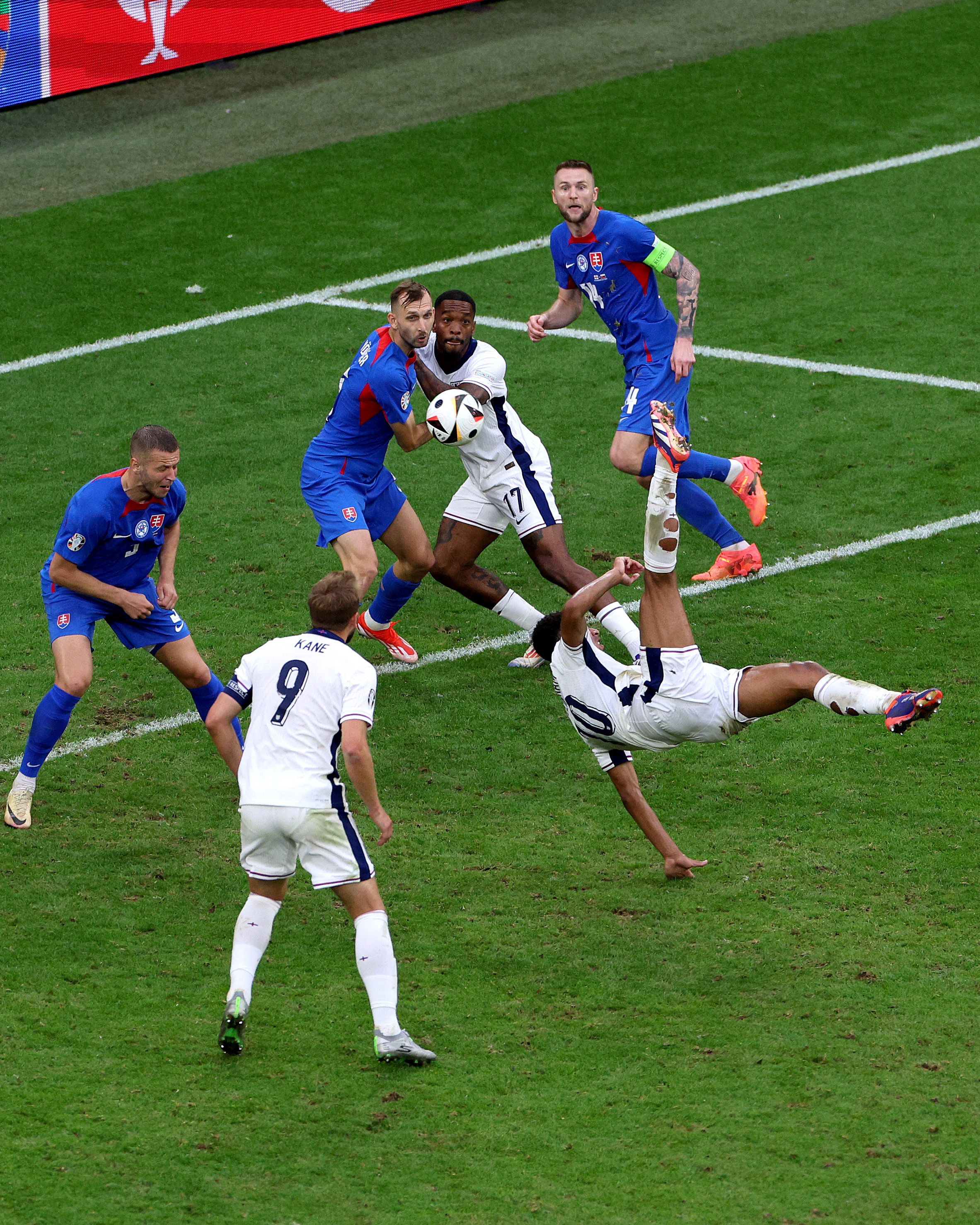 斯洛伐克队意外战胜匈牙利晋级