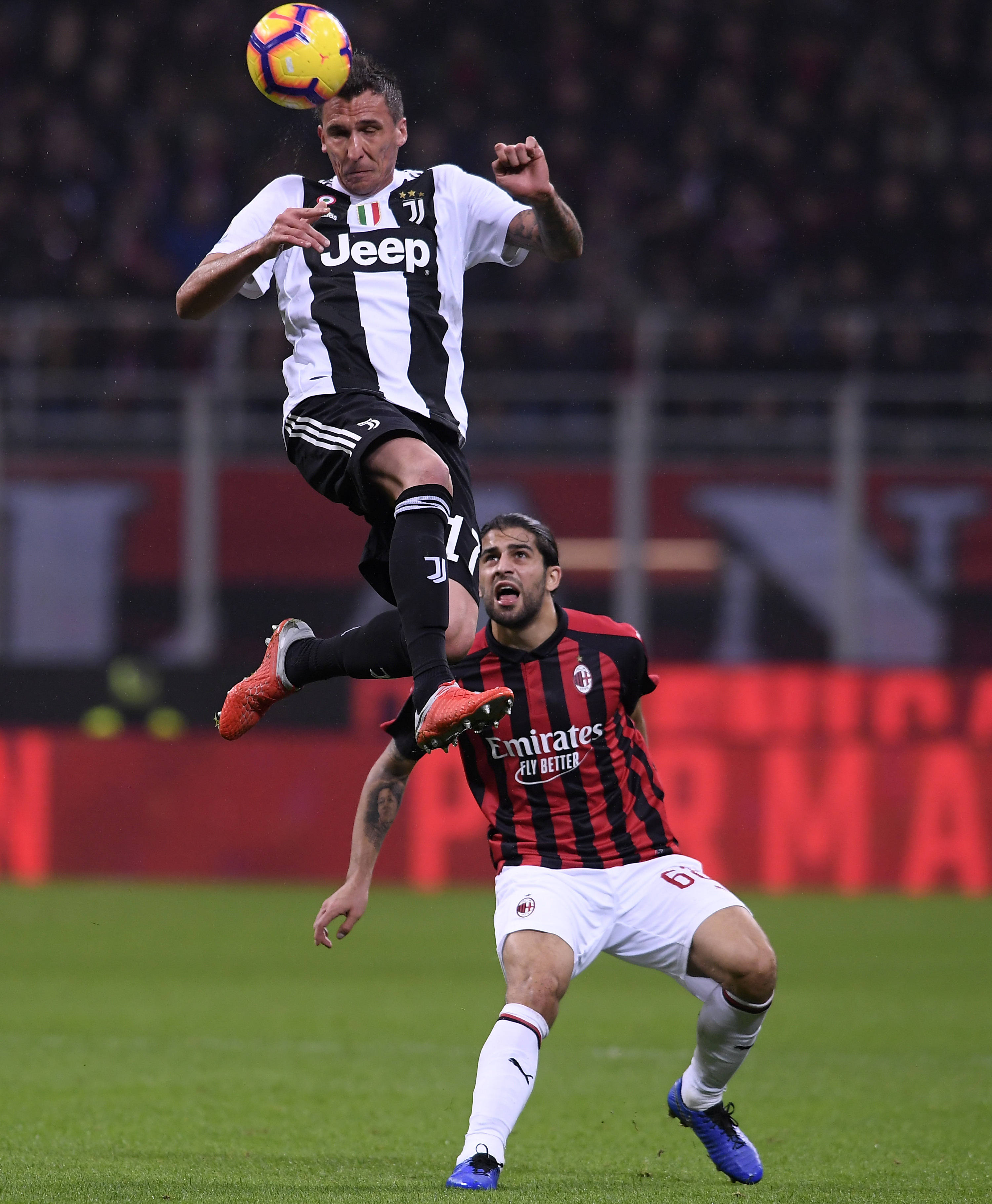 尤文图斯轻松战胜对手，领跑积分榜的简单介绍