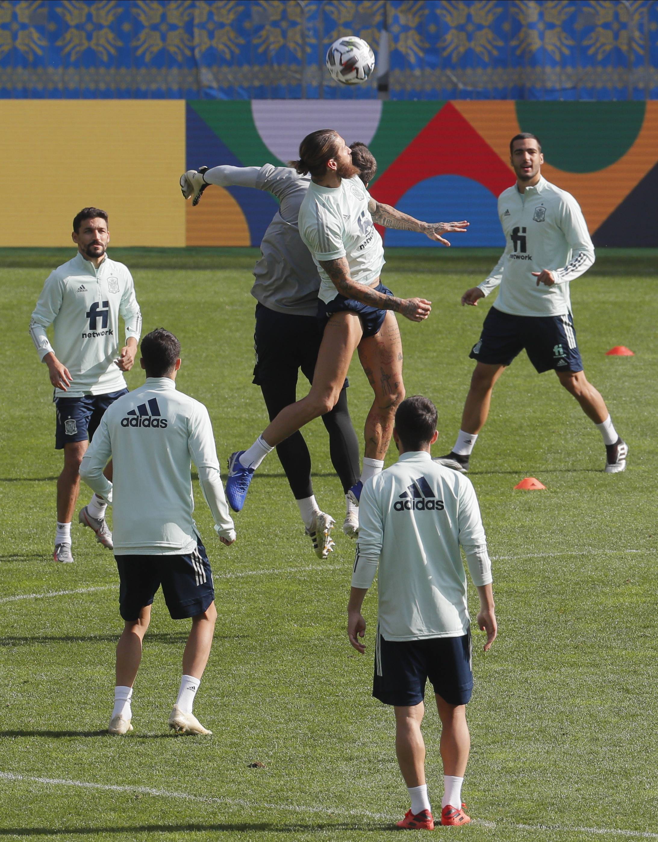 开云体育平台APP-包含西班牙球队备战大赛,展现团结一致的词条