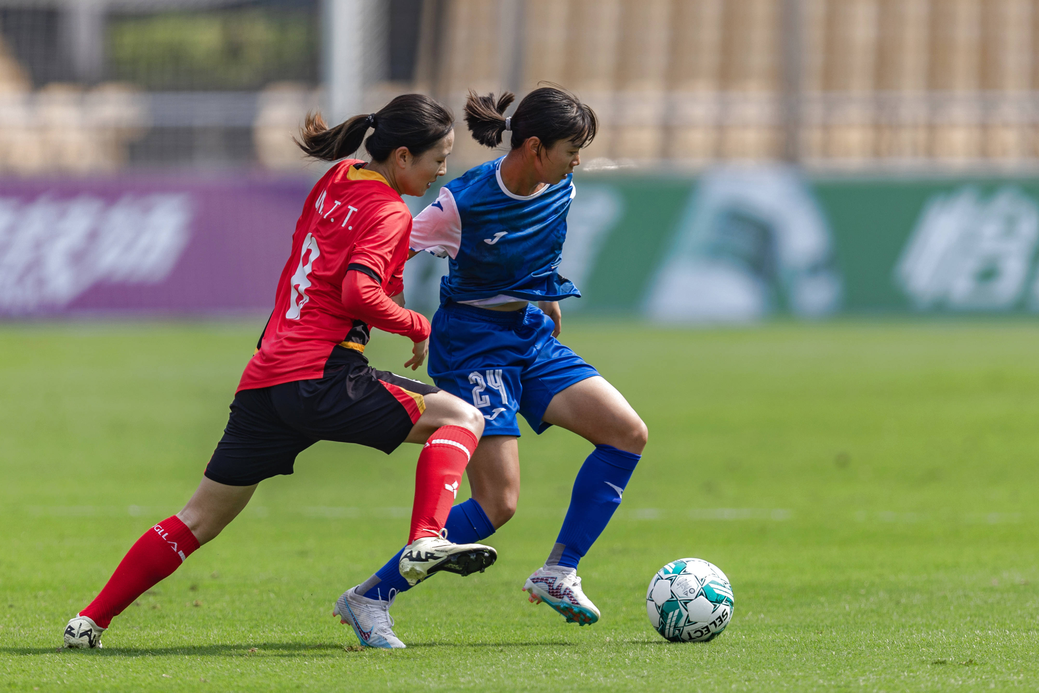 女足赛事精彩纷呈，选手之间竞争激烈