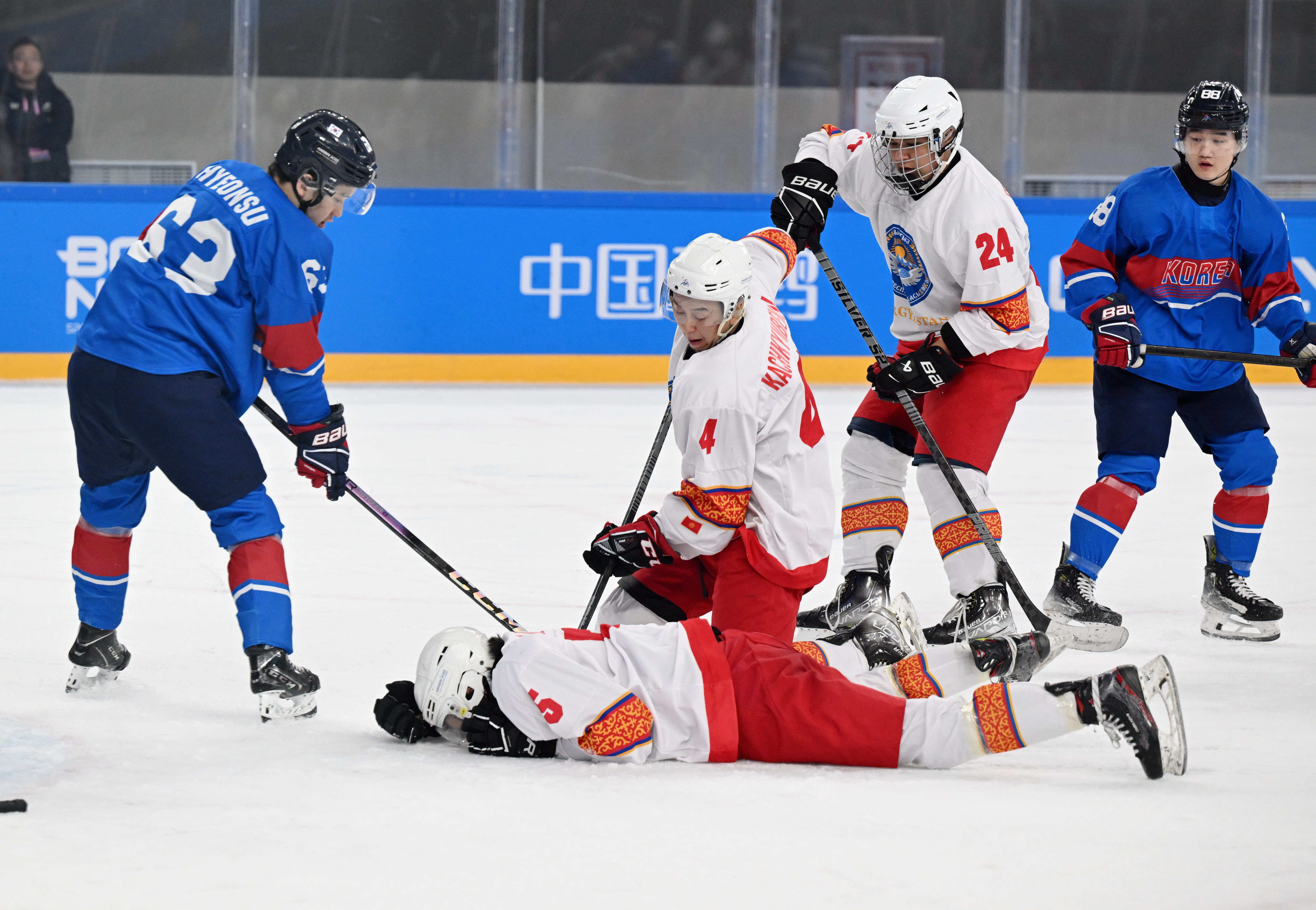 韩国选手在篮球比赛中勇夺第一
