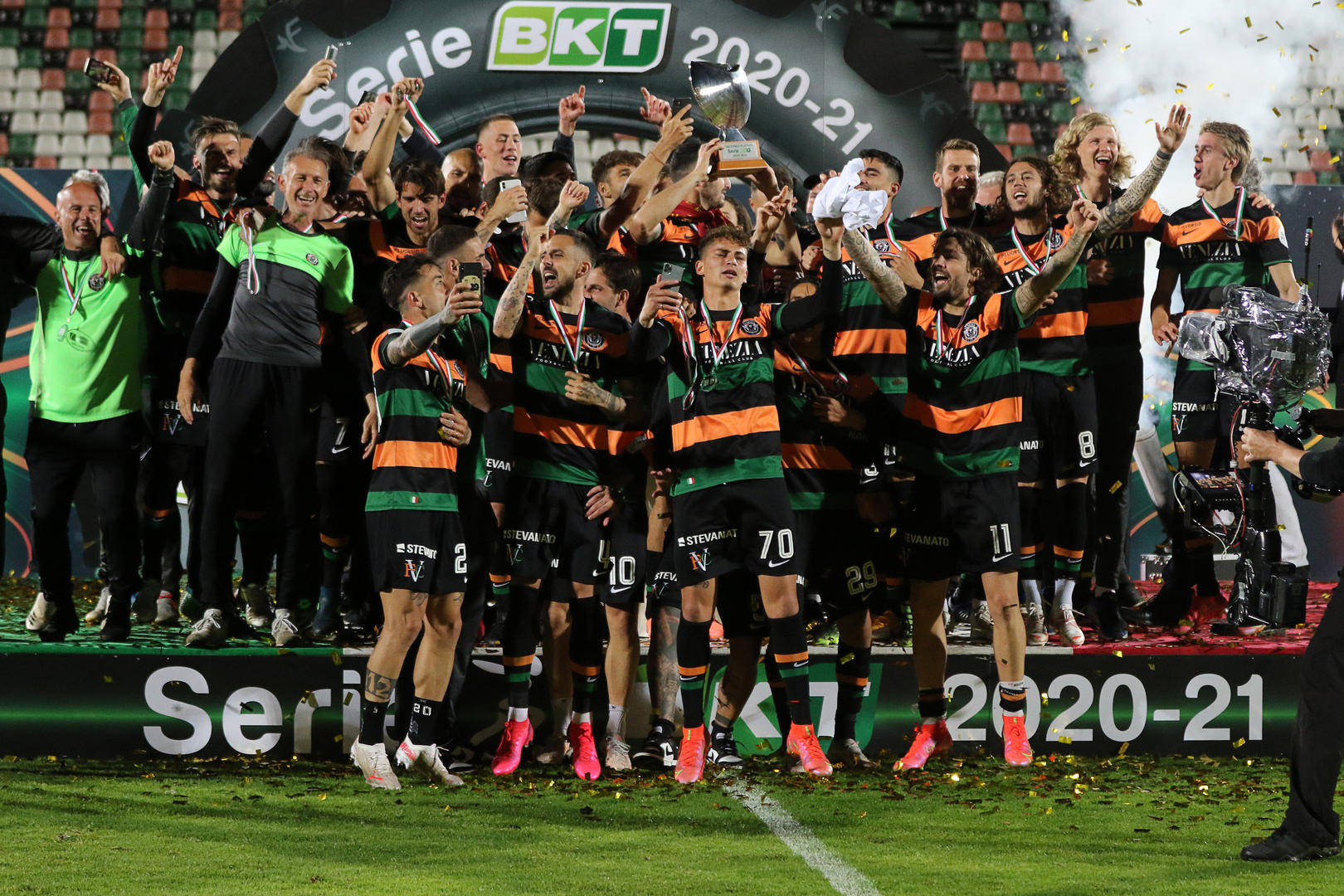 开云体育平台APP-意甲联赛球队历史对决再现,胜负之争异常激烈的简单介绍