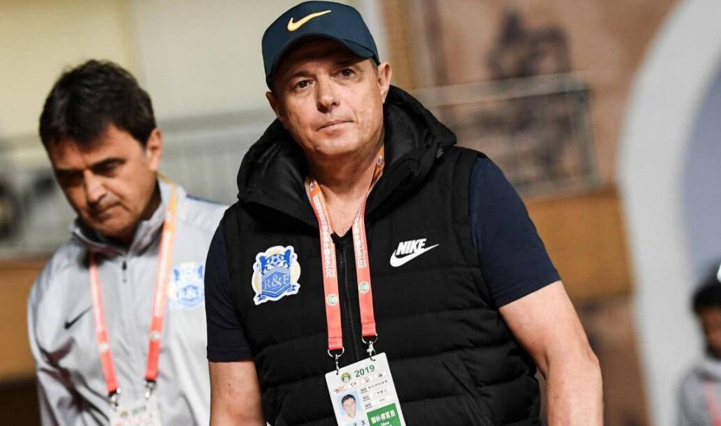 球队消息:富力主帅调整战术备战亚冠强敌 球队消息:富力主帅调整战术备战亚冠强敌