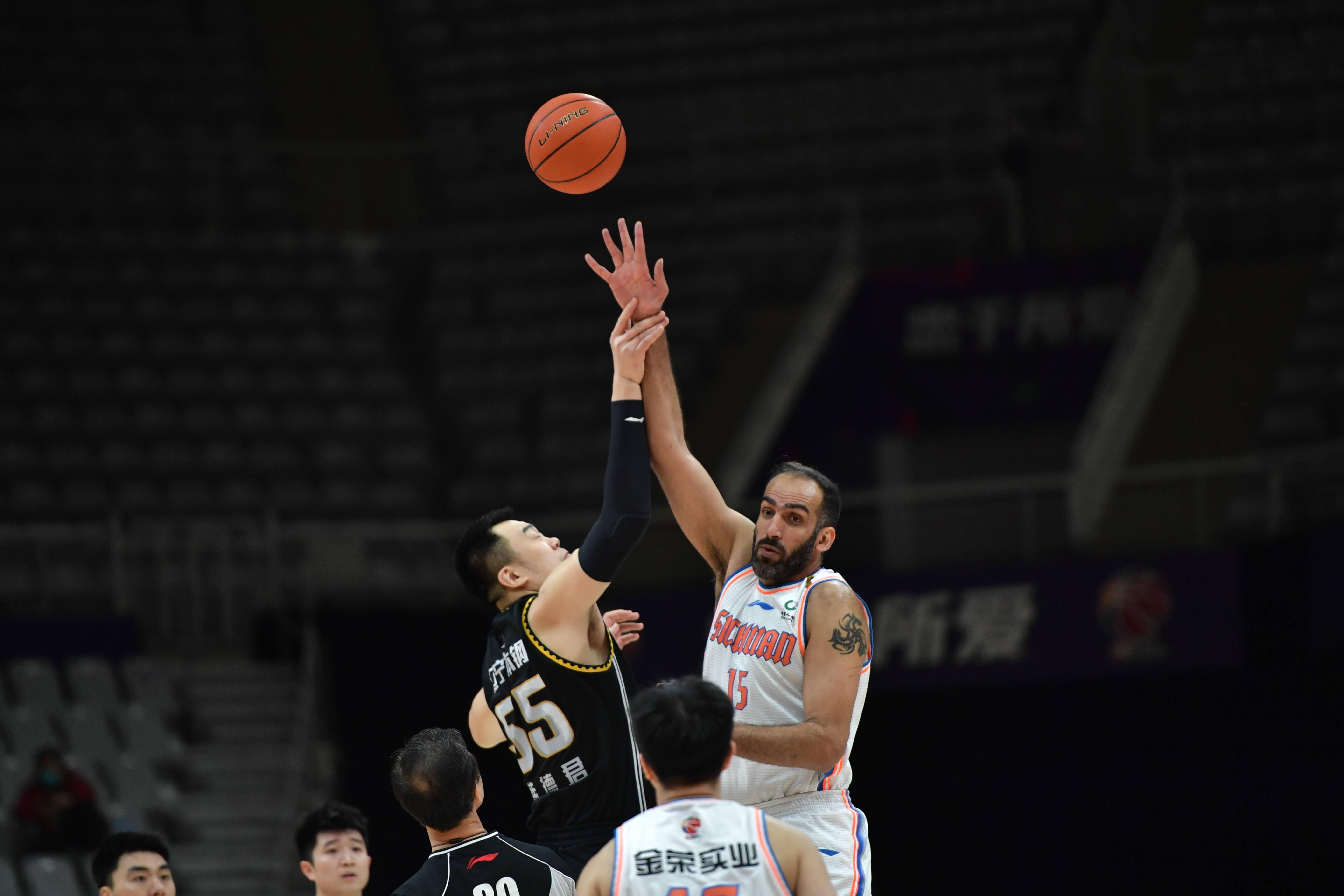 四川队战胜辽宁，取得惊险胜利乐陶陶