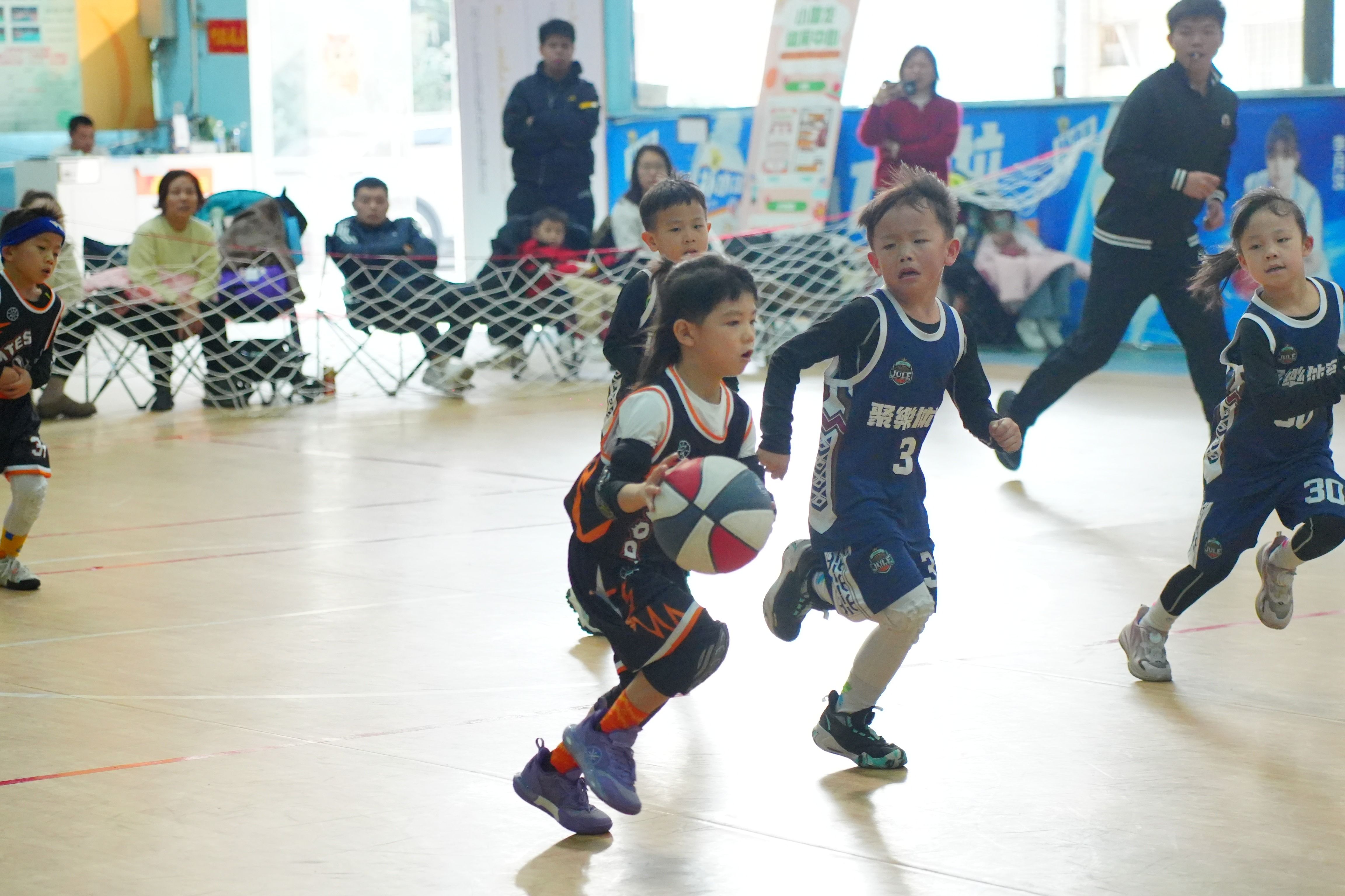 开云体育-厄瓜多尔篮球联赛战况激烈,球员实力逐渐增强