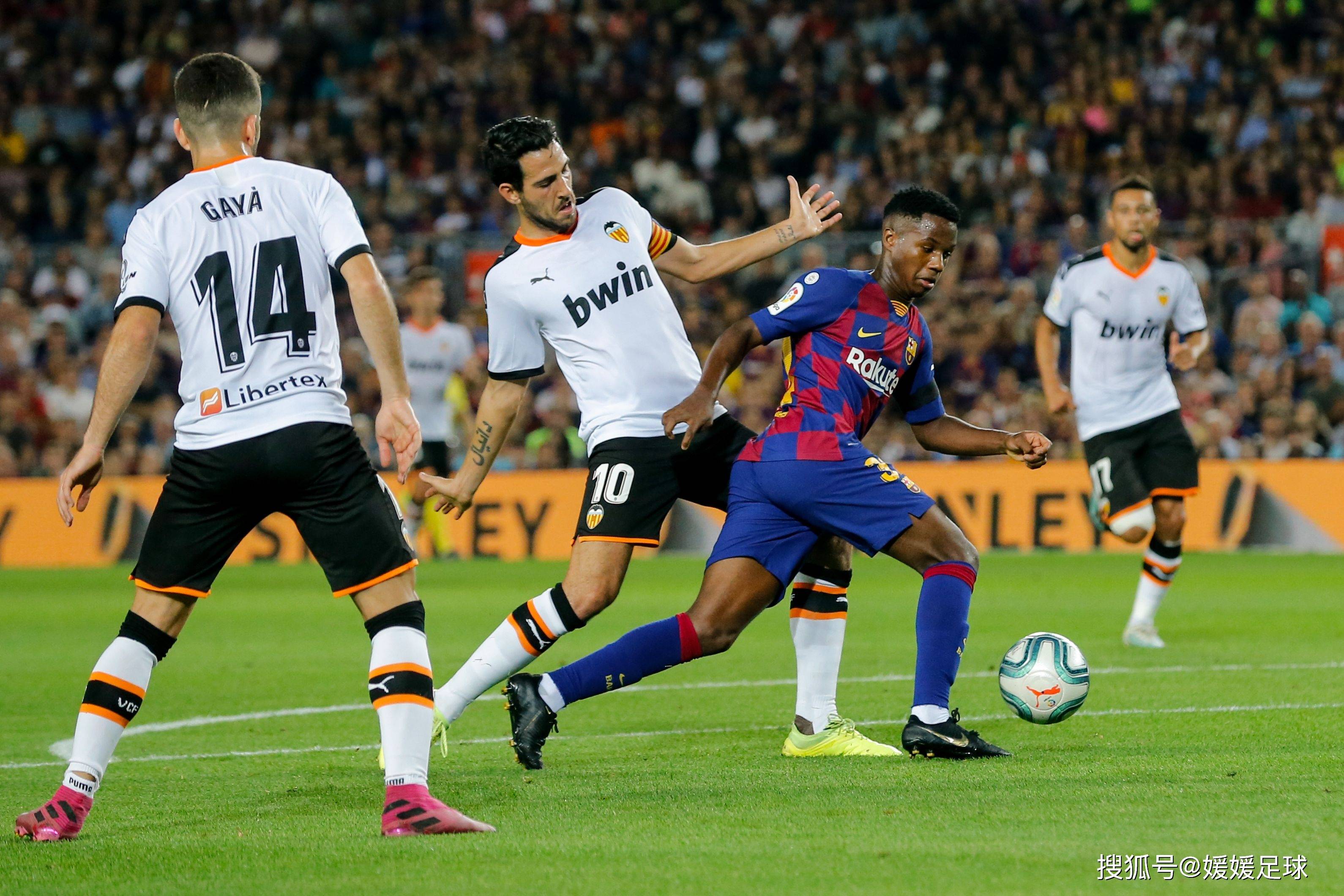 开云下载-足球对抗赛,球员们技术拼尽全力