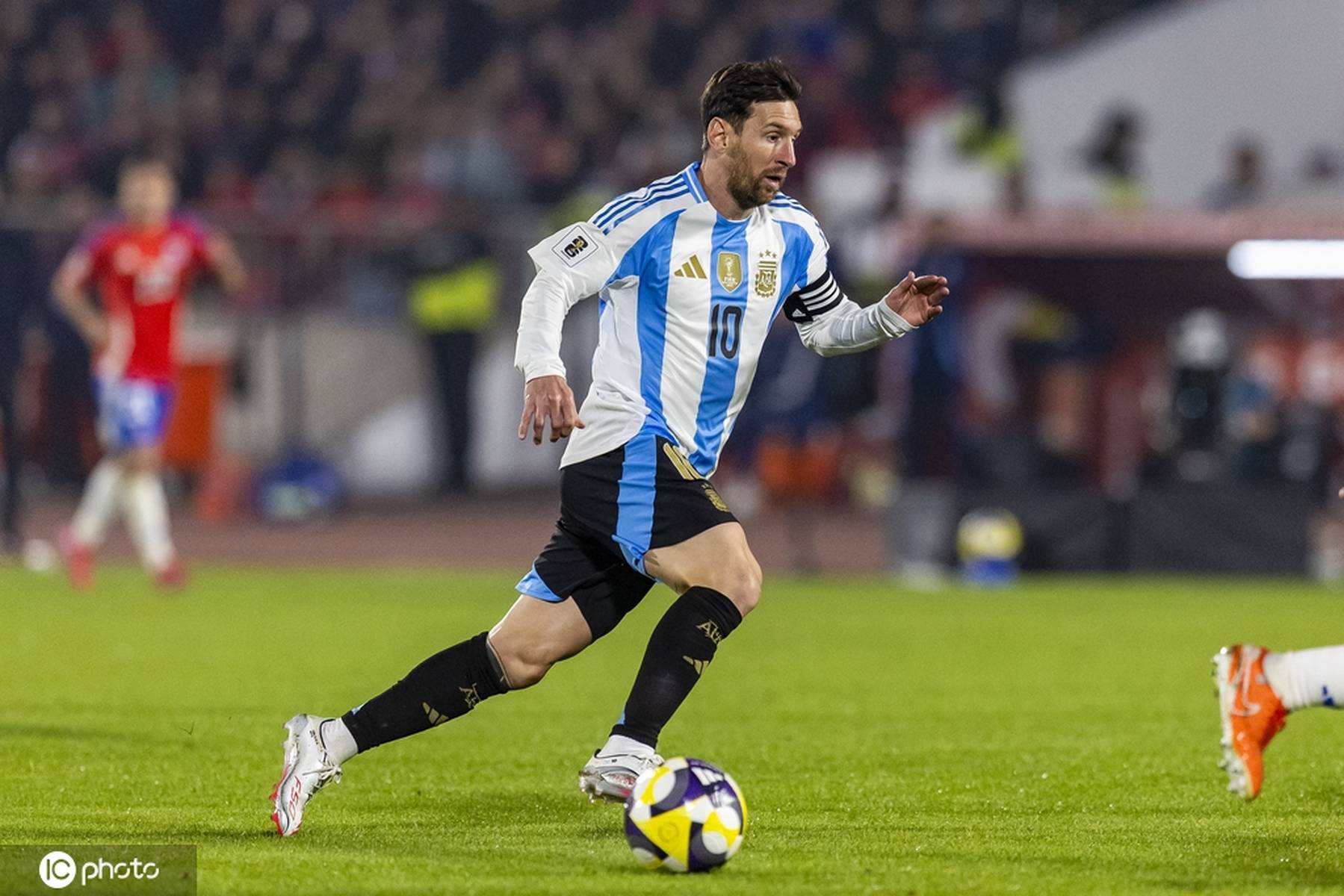 开云体育-阿根廷前锋梅开二度,客场取胜