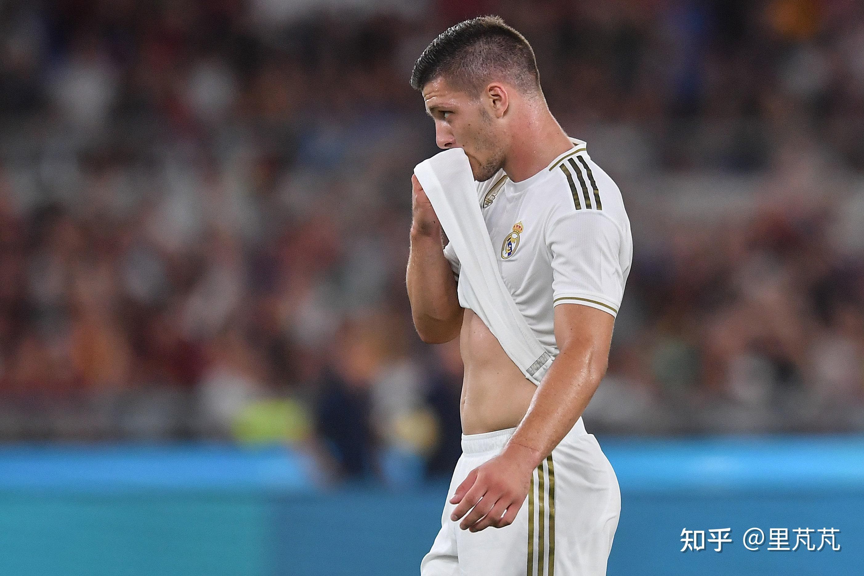 开云体育入口-佛罗伦萨年轻球员崭露头角,前途不可限量