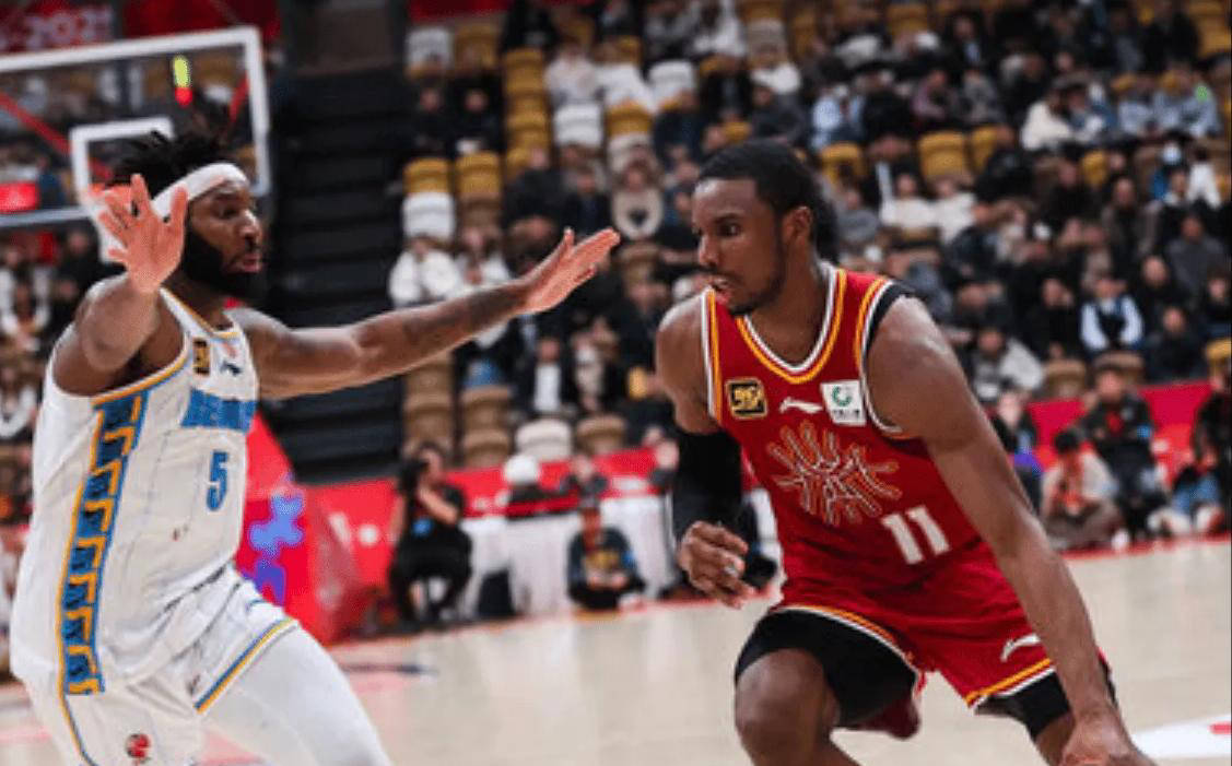 湖南男篮凭借团队合作，赢得胜利