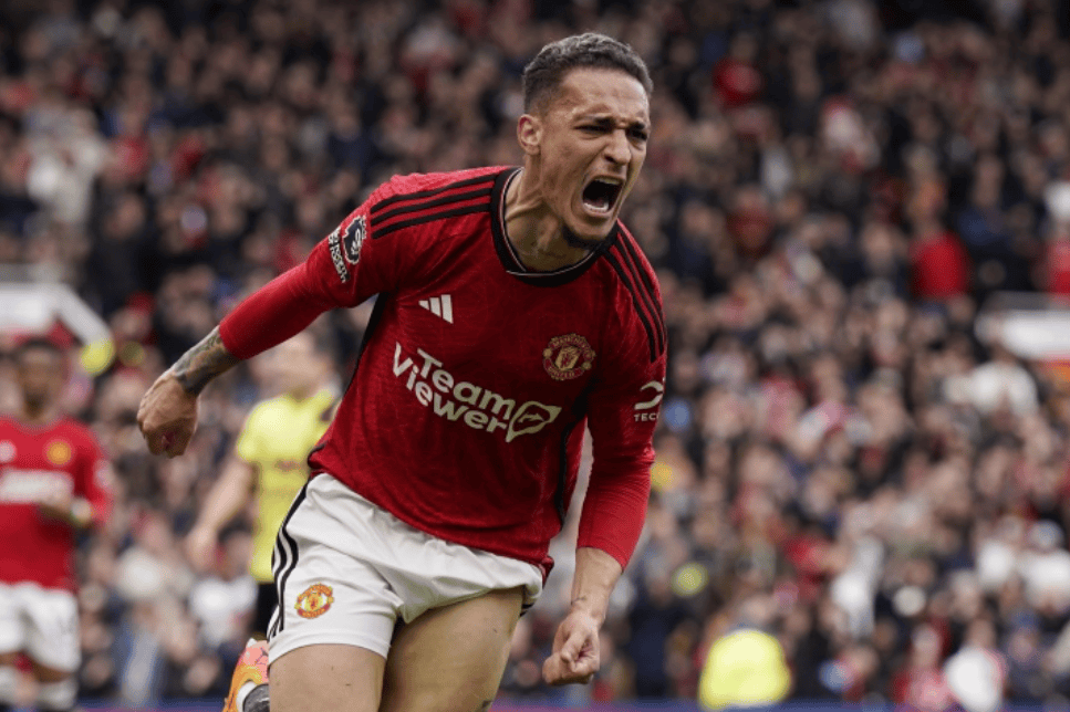 曼联取得欧洲赛场的胜利，球迷欢呼！