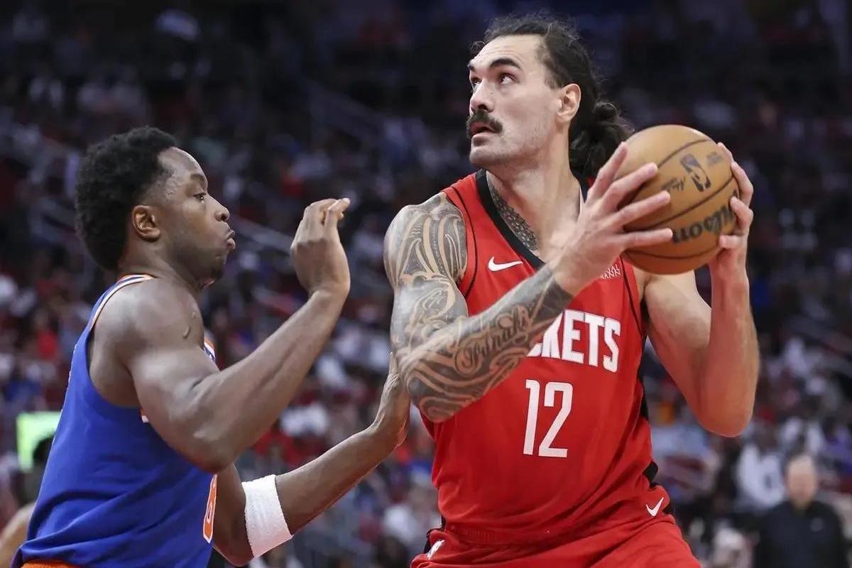 火箭客场惨败,球队发挥不力 火箭客场惨败,球队发挥不力