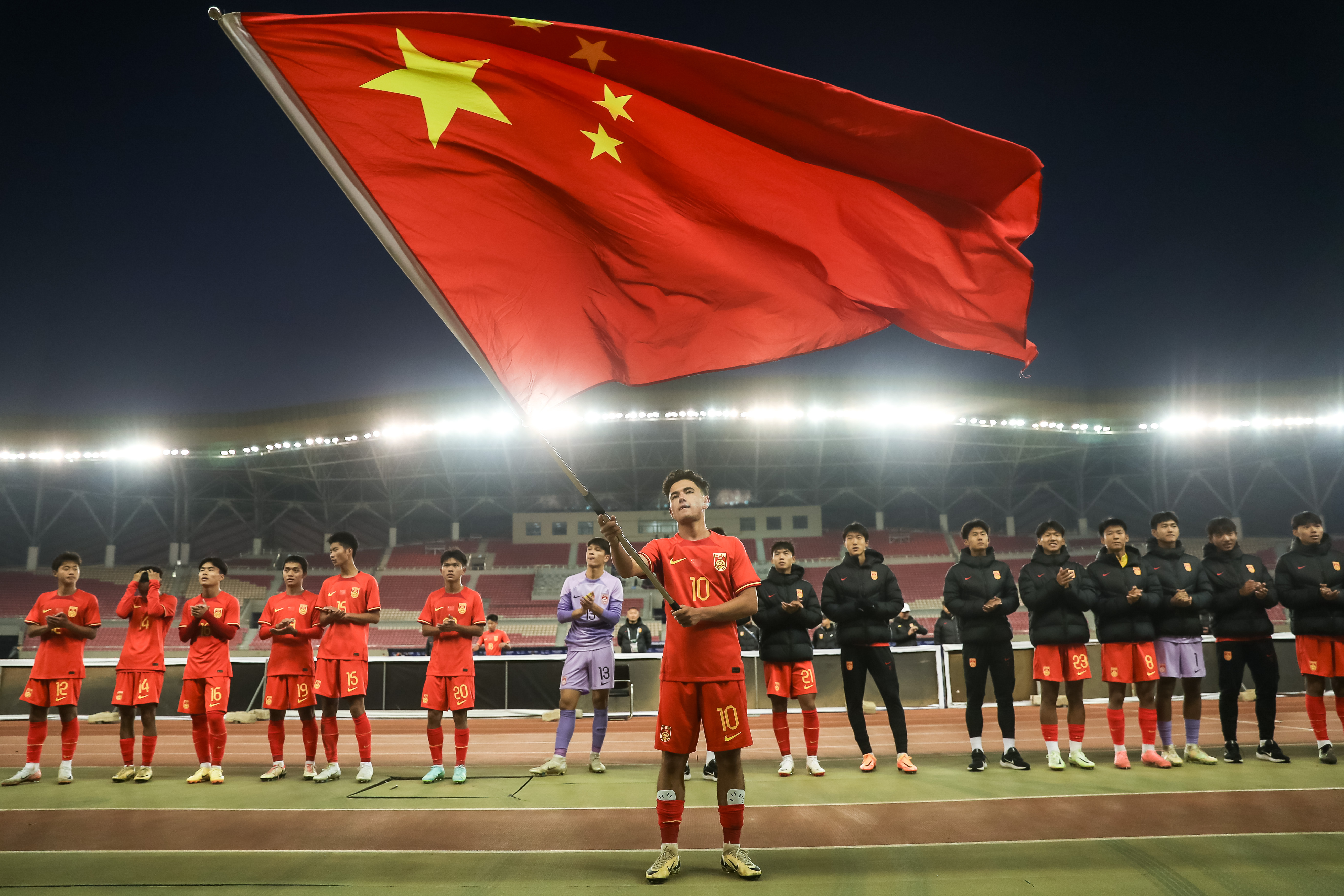 亚洲足球杯:东方球队赛场抢先 亚洲足球杯:东方球队赛场抢先