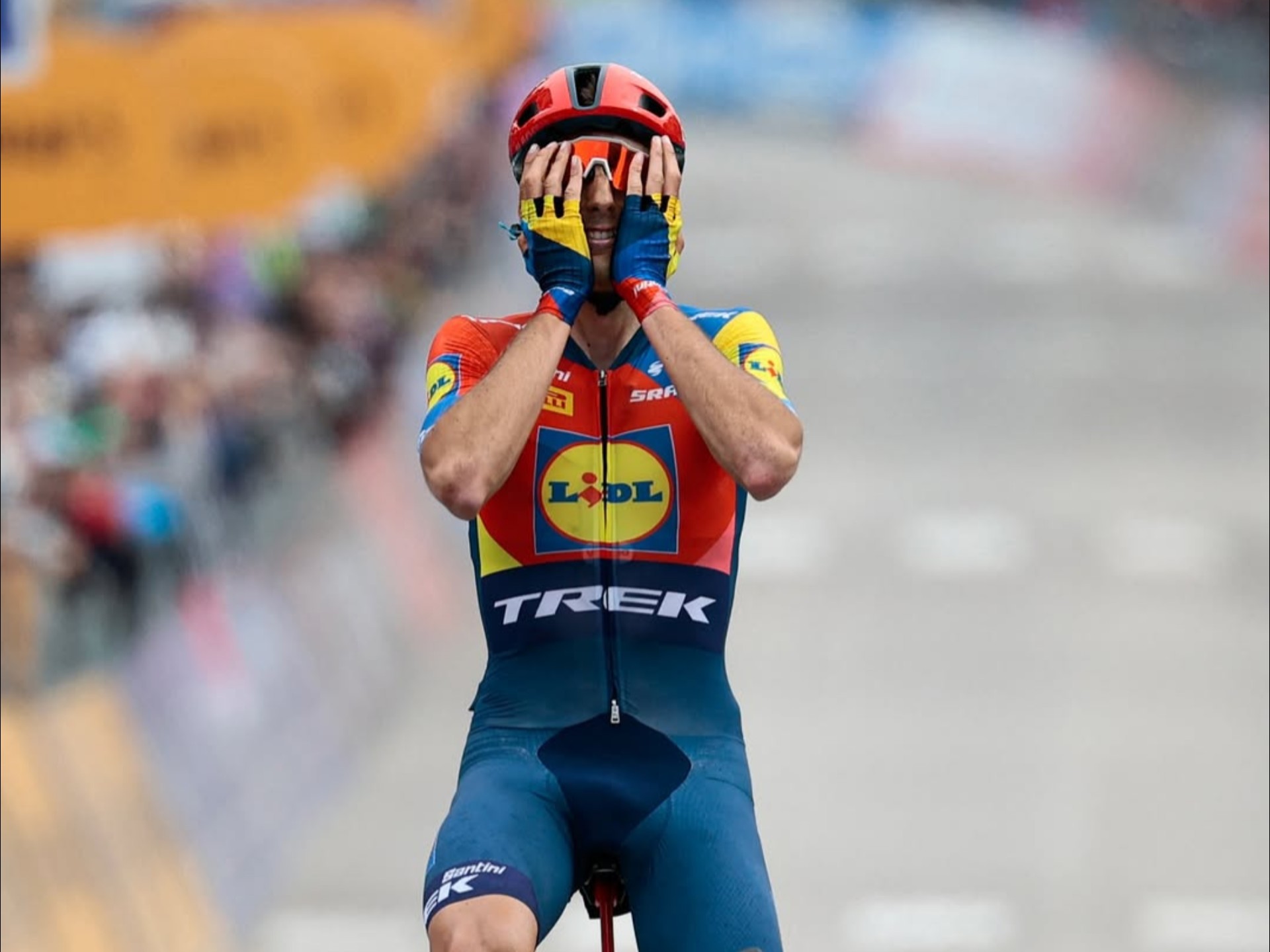 意大利维罗纳队球员拼搏争胜达终极目标