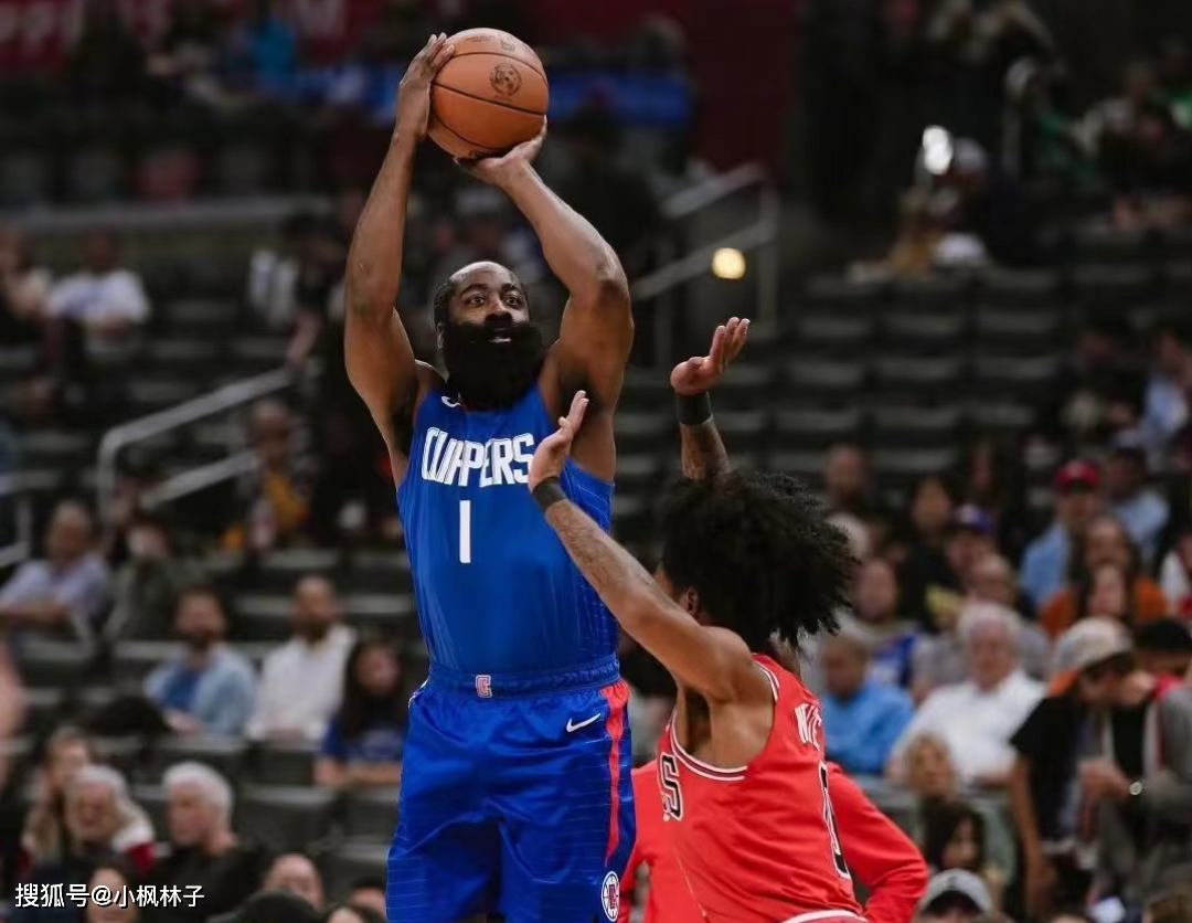 NBA球员在比赛中迎来生涯首个三双表现