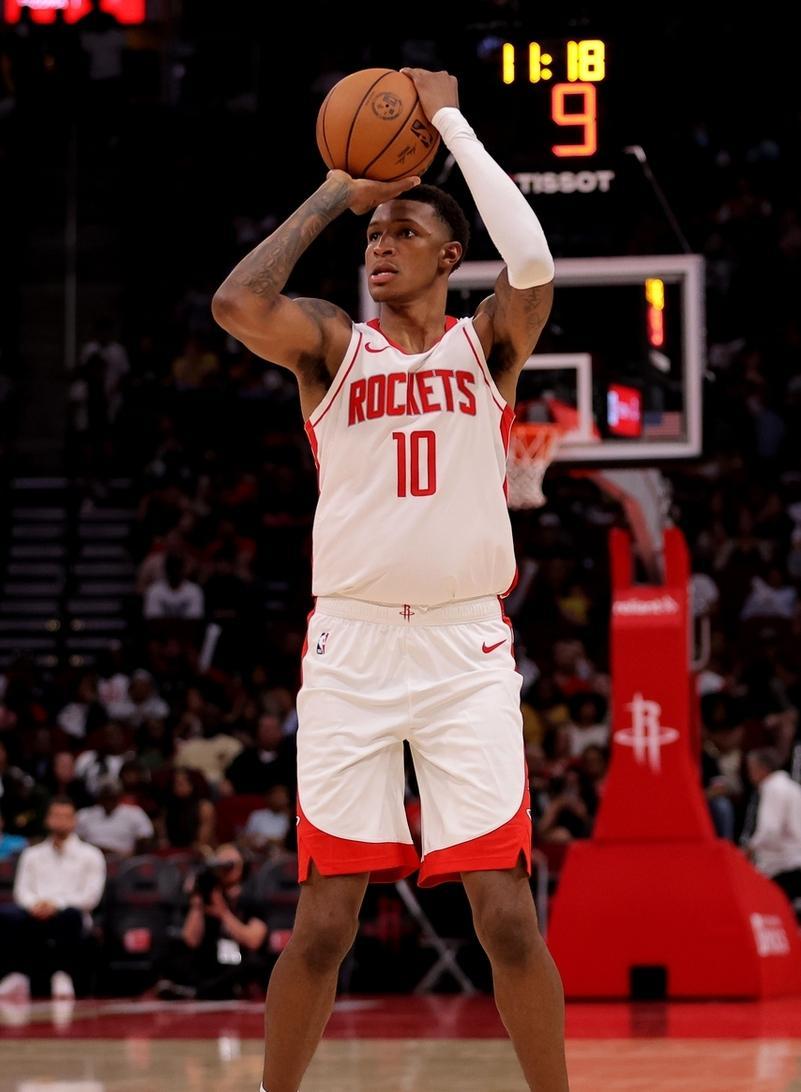 开云体育APP下载-火箭队球员戈登在比赛中展现出色的投篮手感