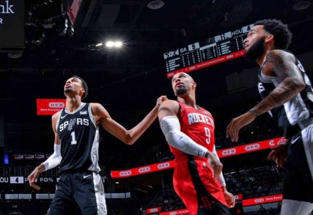 开云平台-替补球员挥手示意，上场后立即改变比赛态势的简单介绍