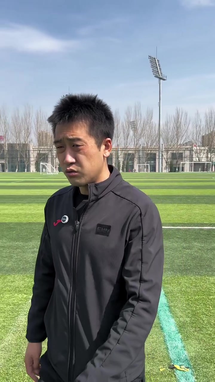 开云体育登录-足球赛场热闹非凡，谁能登顶巅峰