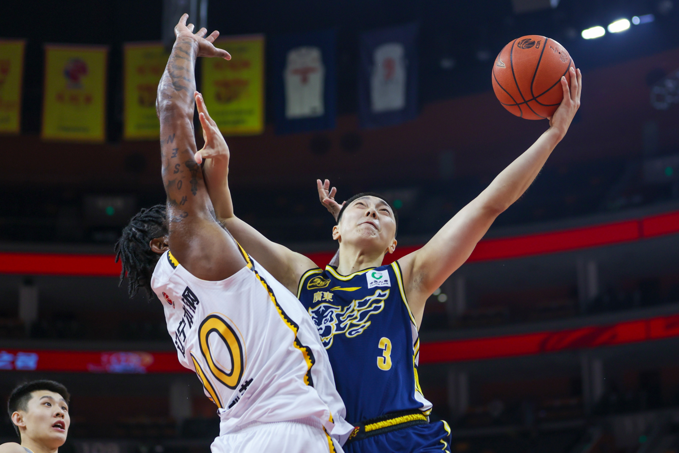 辽宁队在比赛中击败对手,取得胜利 辽宁队在比赛中击败对手,取得胜利