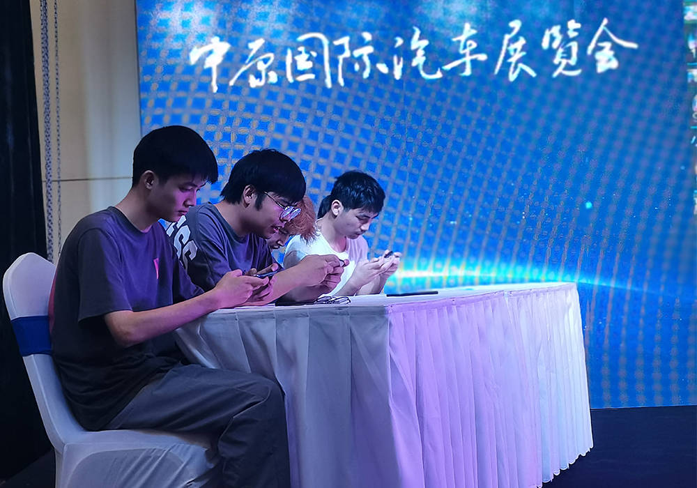 开云APP-选手们团结一心,力穷将尽,拼尽全力