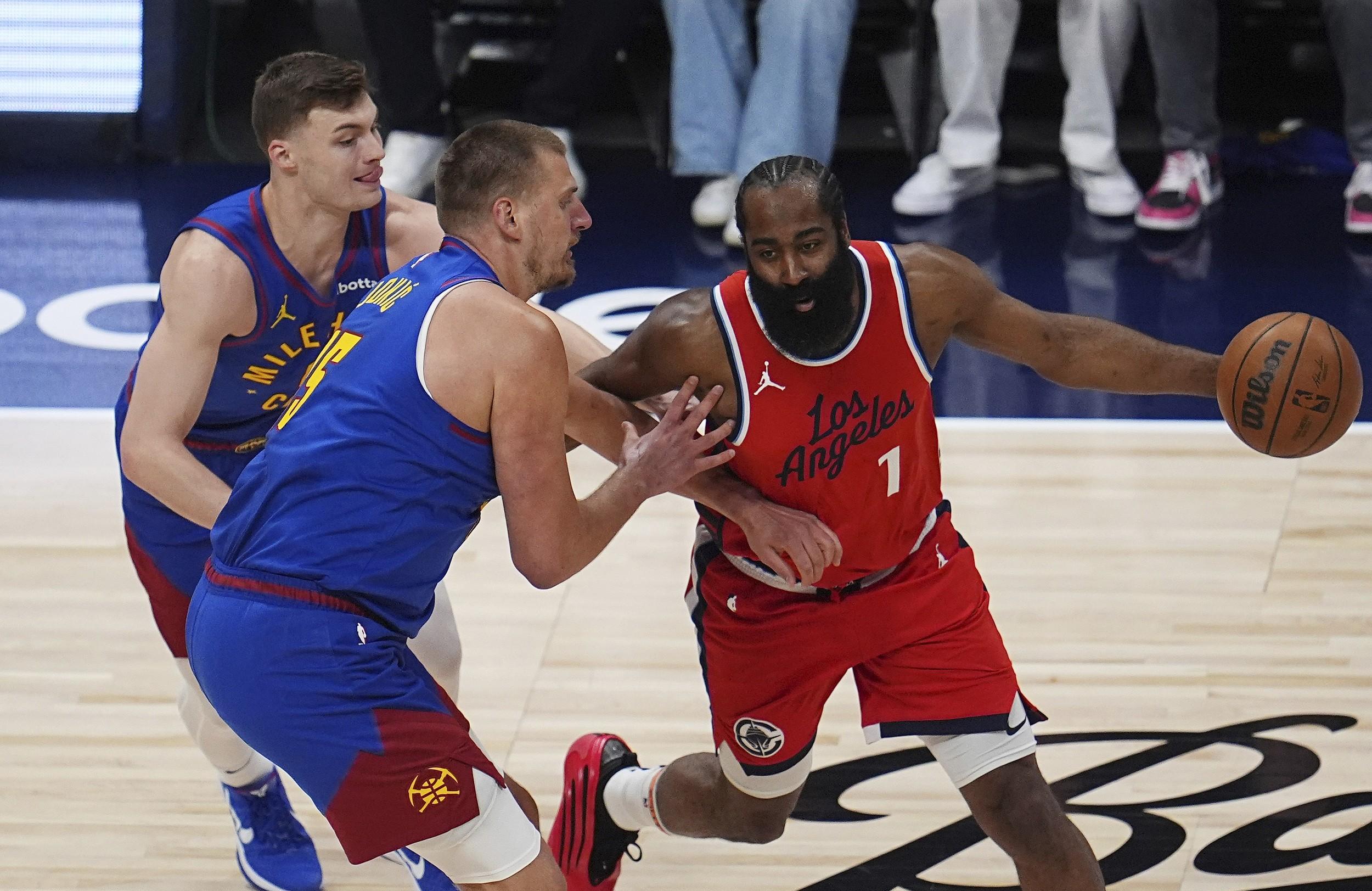 雄鹿队再次夺胜,取得两场连胜 雄鹿队再次夺胜,取得两场连胜