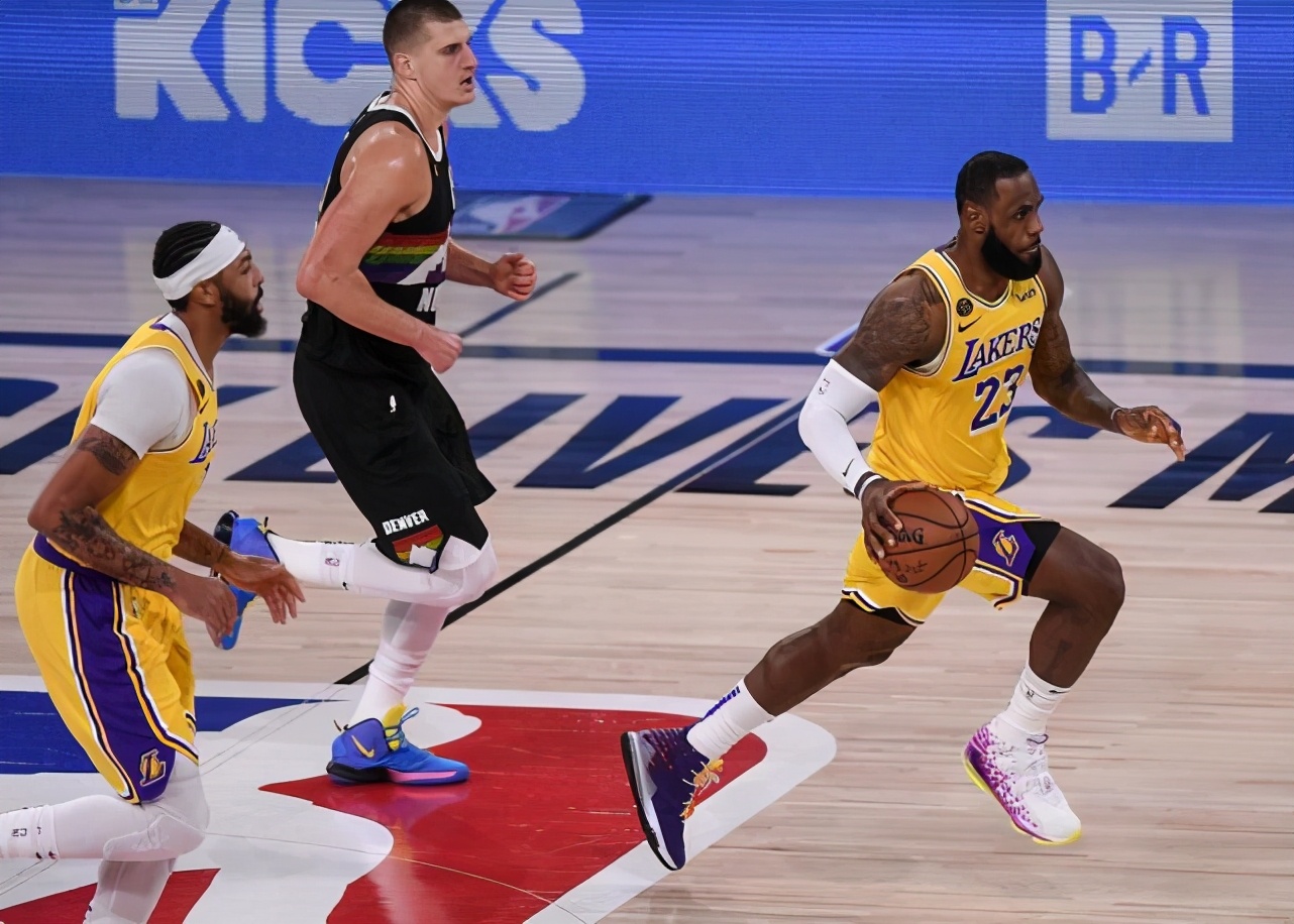 山东队碾压掘金,霍勒迪关键制胜 山东队碾压掘金,霍勒迪关键制胜